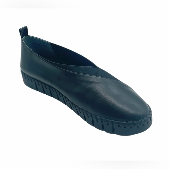 J.Renee Darvina Sleek Black Women's Loafers - Picture 8 of 8